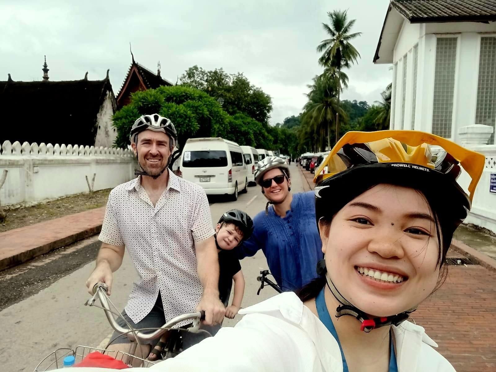 Laos Tour Guide